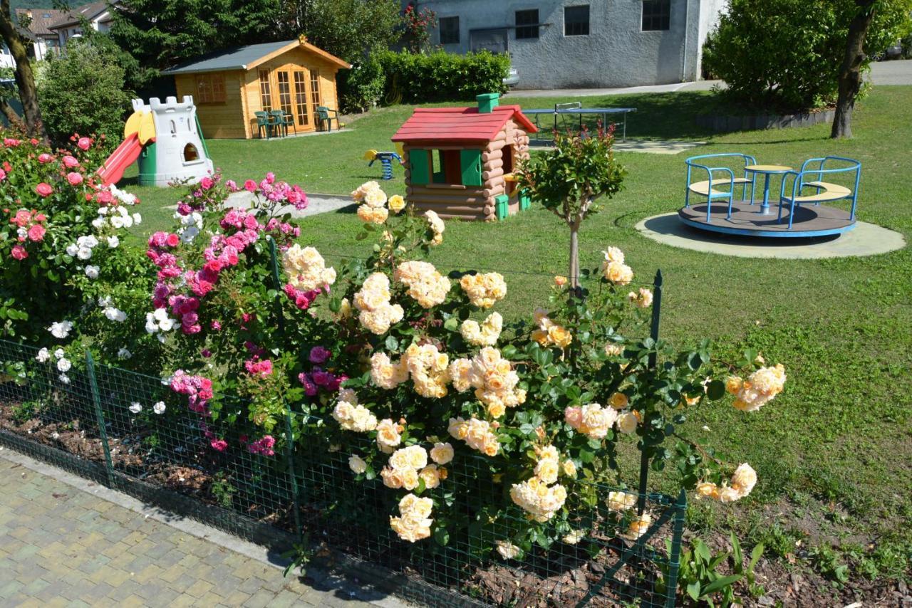 Residence Girasole Casa Rossa B Colico Bagian luar foto