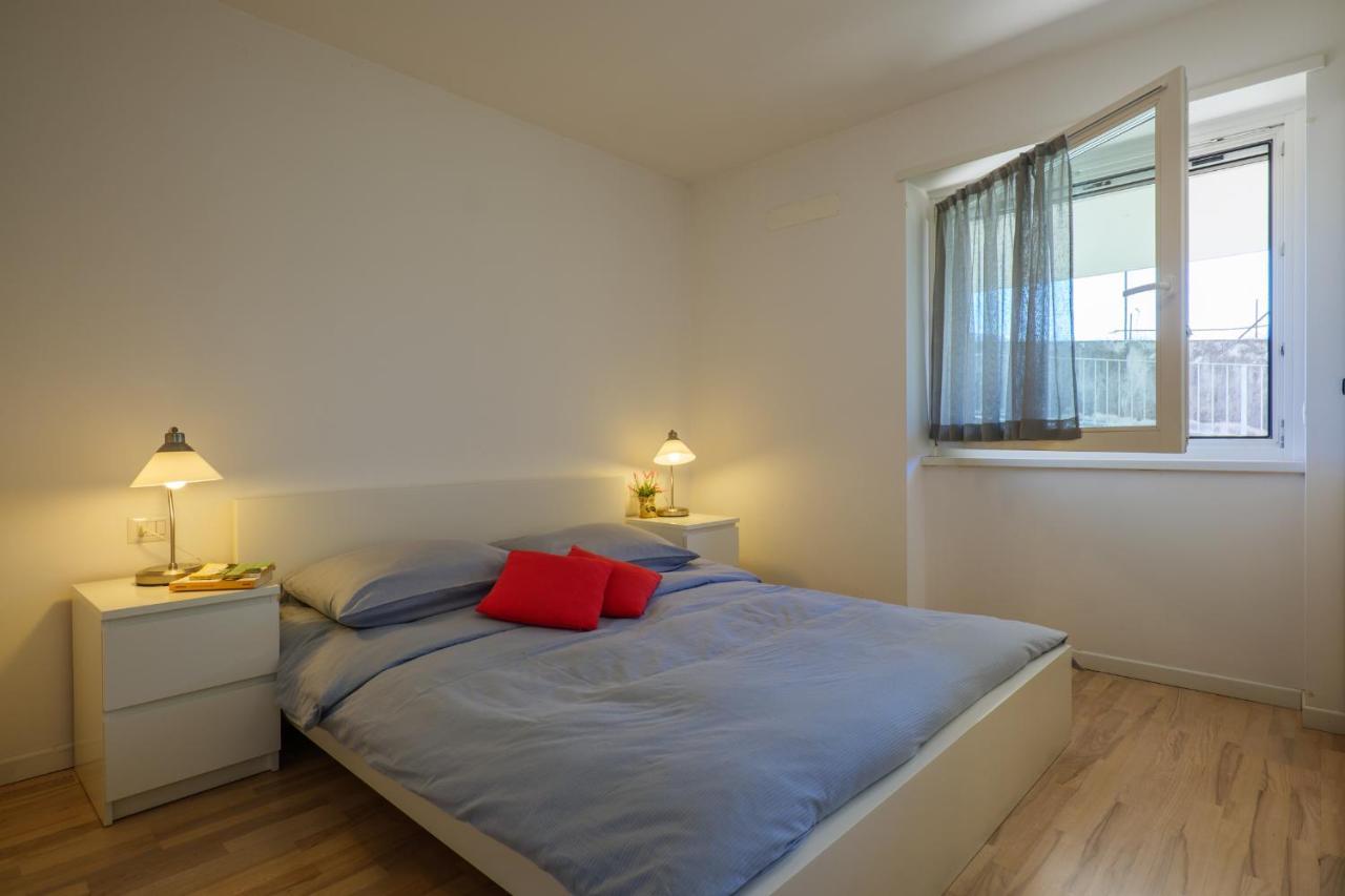 Residence Girasole Casa Rossa B Colico Bagian luar foto