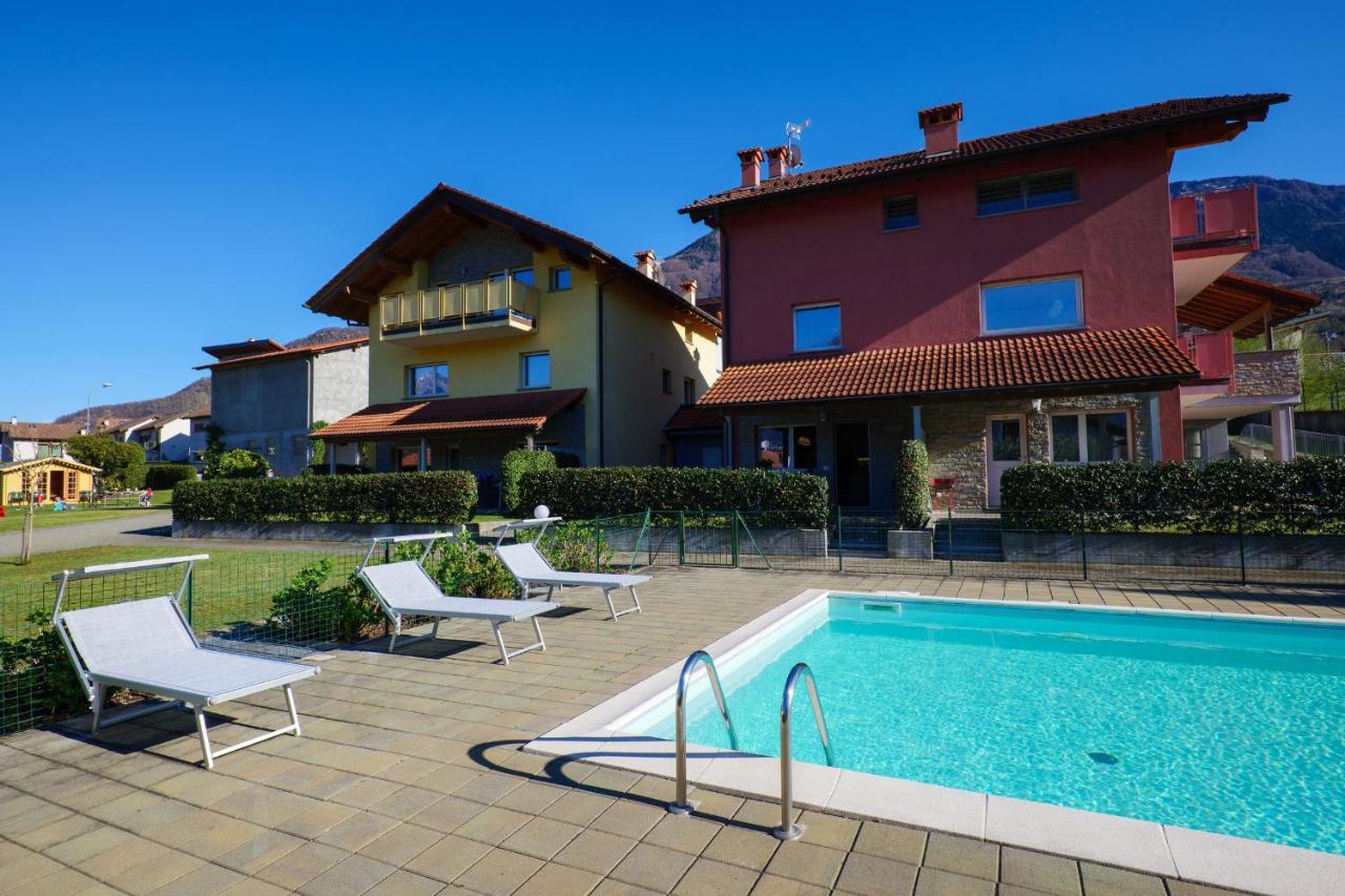 Residence Girasole Casa Rossa B Colico Bagian luar foto